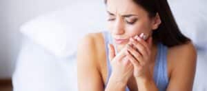 Is a Cracked Tooth Causing Pain Seeking Emergency Dental Treatment